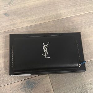 Brand new authentic zip around wallet in smooth wallet